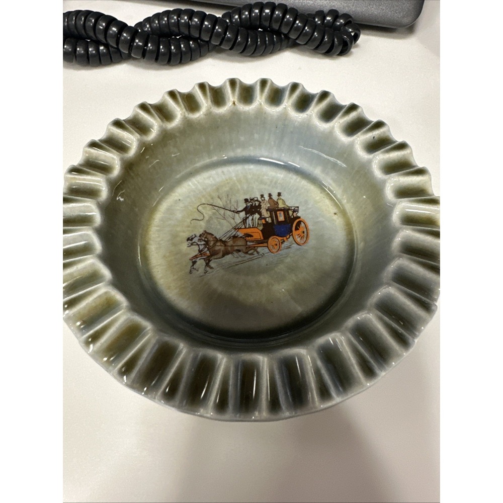 VTG‎ 4 5/8" WADE IRISH PORCELAIN ASHTRAY Horse Drawn Stagecoach Armagh Ireland